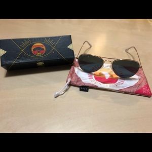 DIff gold hardware black lenses aviator sunglasses